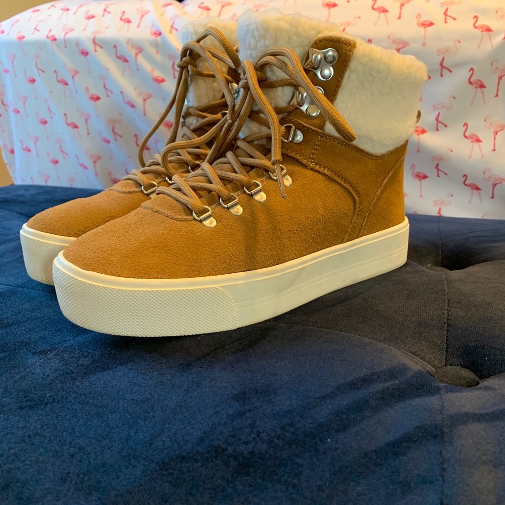Woman’s sneakers